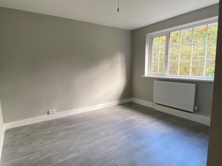 52a Strathearn Court, Holywood, BT18 9NR - Photo 2