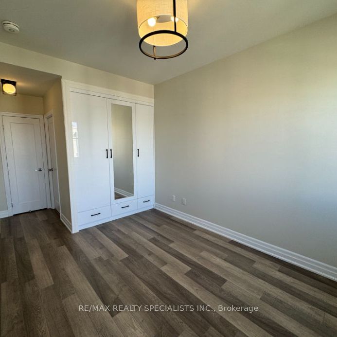 Condo Townhouse For Lease | W8137884 - Photo 1