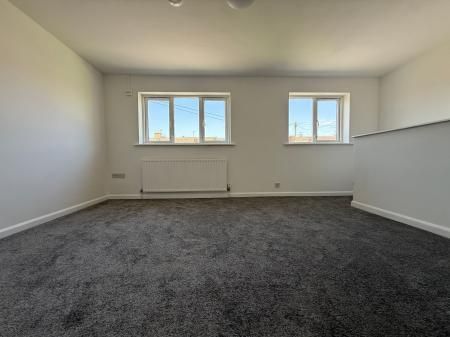 1 bedroom Flat To Let - Photo 1