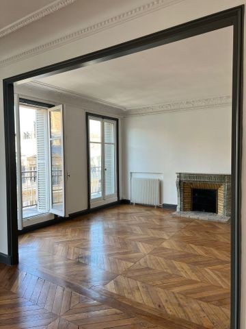 Location Appartement Paris 8 4 Pièces 135 m² - Photo 4