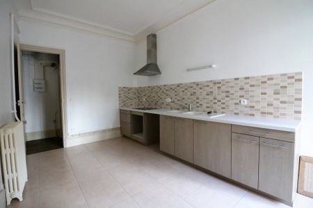 Location Appartement 5 pièces 133m² NEVERS 58000 - Photo 3