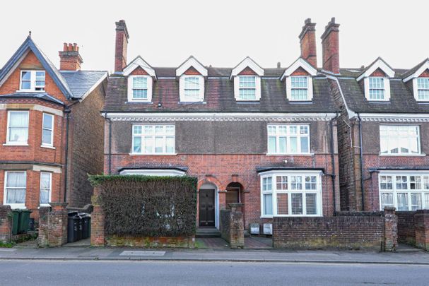 Studio flat to rent in York Road, Guildford, GU1 - Photo 1