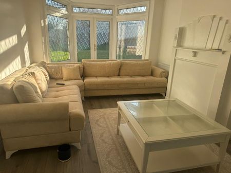 3 bedroom end of terrace house to rent - Photo 3