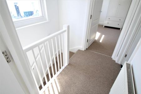 2 bedroom end of terrace house to rent - Photo 4