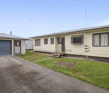Tidy home with great yard space and garage - Photo 4