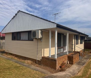 RENOVATED 3 BEDROOM HOUSE - Photo 4