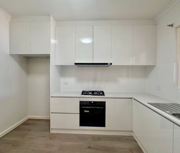 Spacious 4-Bedroom House in Melrose Park - Photo 6