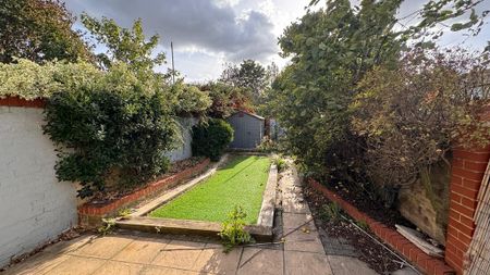 3 bedroom terraced house to rent - Photo 2