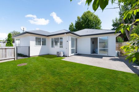 This stylish two-bedroom, two-bathroom home combines comfort, convenience, and quality in the highly sought-after suburb of Chartwell. - Photo 4