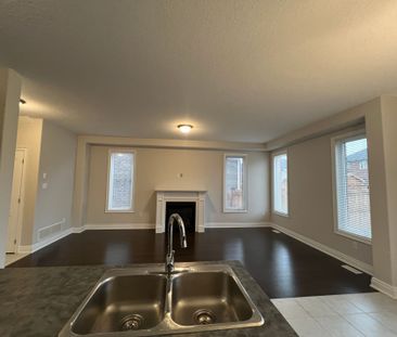 For Lease - 23 LOCKERBIE Crescent, Collingwood, Ontario - Photo 3