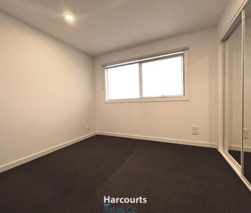 Beautiful Family Home in Epping - Photo 6