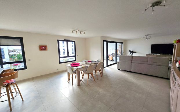 Appartement à louer 4 pièces • 133 m2 Saint-Genis-Pouilly - Photo 1