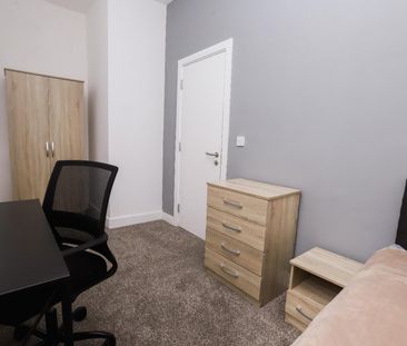 6 bedroom House To Let - Photo 5