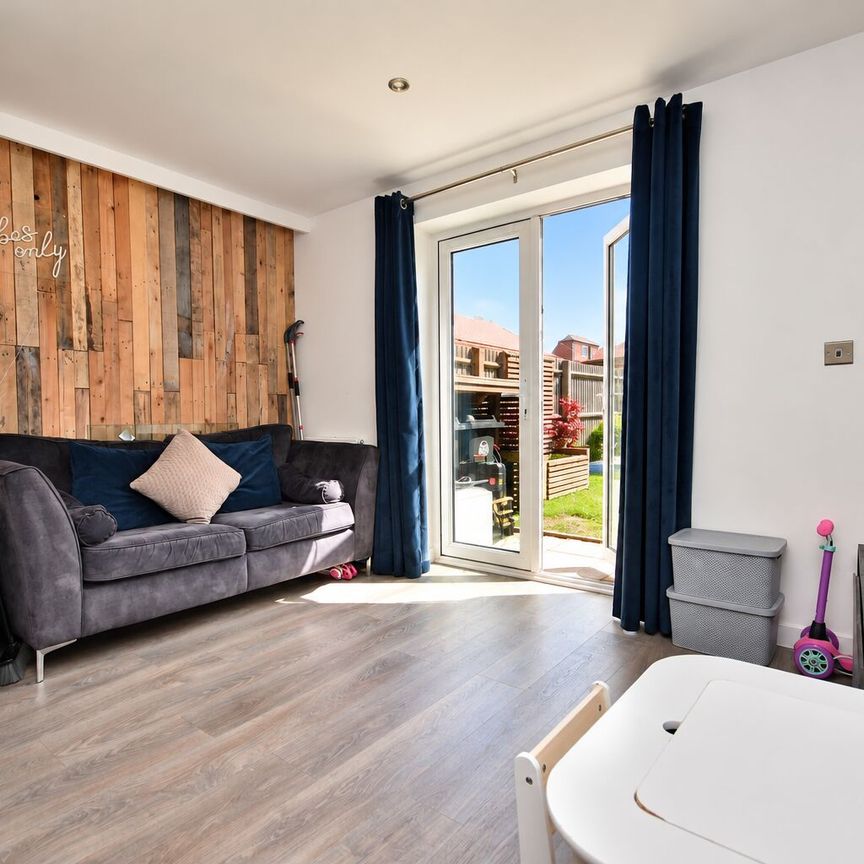 2 Bedroom End Terraced House To Rent - Photo 1