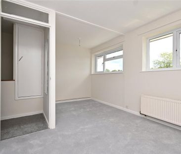 2 bedroom end of terrace house to rent - Photo 3