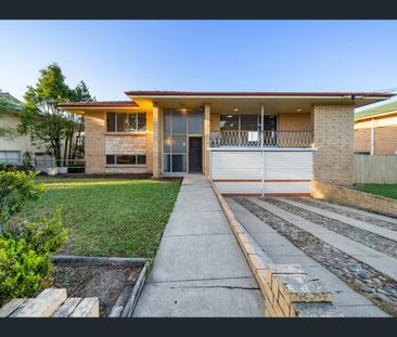 10 Liatoki St, Mansfield, Qld 4122 - Photo 3