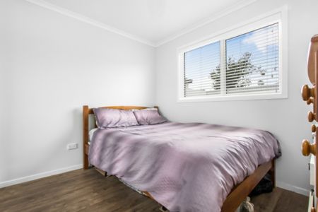 Modern 2 Bedroom - Photo 3