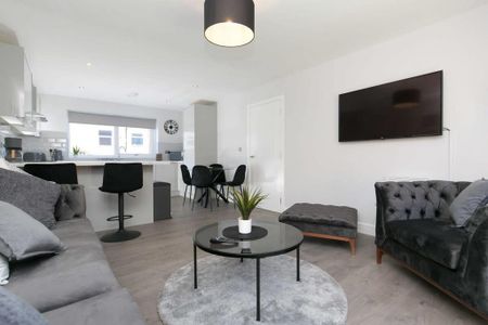 2 bedroom serviced apartment to rent - Photo 3