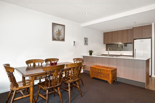 Stylish Apartment in the Heart of St Kilda - Photo 1