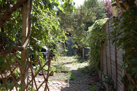 2 bedroom terraced house to rent - Photo 3