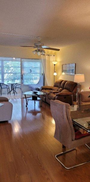 Magnifique et spacieux condo à louer situé à fortlauderdale à 15 mm des plages, du centre ville, du sawgrassmills et de l aéroport . Le condo compre - Photo 1