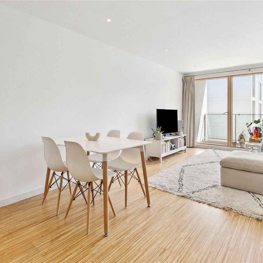 Wingate Square, Clapham, SW4, London - Photo 1