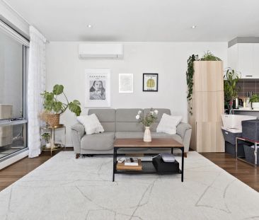 Space and style with the city at your doorstep - Photo 6