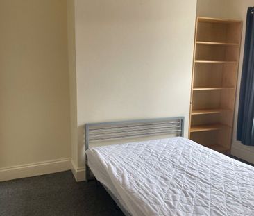 4 bedroom terraced house to rent - Photo 5