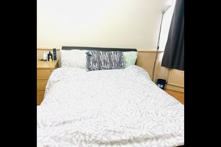 Room in a Shared House, Brixham Garden, IG3 - Photo 5