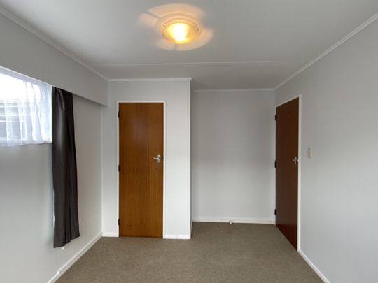 4A Hillview Crescent, Paparangi - Photo 1