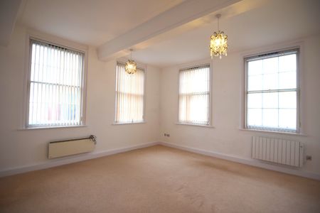 To Let 3 Bed Apartment - Photo 2