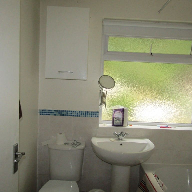 3 bed Semi-Detached - To Let - Photo 1