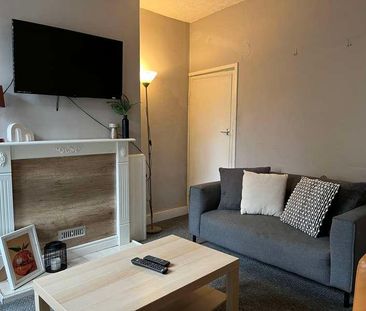 Kirkby Street // Bed & Bath // Available Now!!!, LN5 - Photo 3