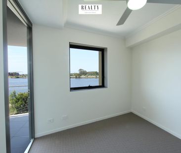 Location, Location, Location – Waterfront Unit near Hospital Precinct - Photo 2