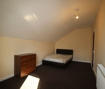 6 bed Semi-Detached House for Rent - Photo 3