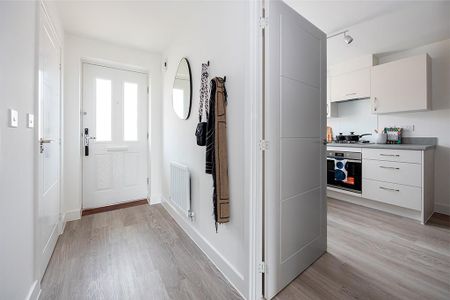 3 bedroom semi-detached house to rent - Photo 2