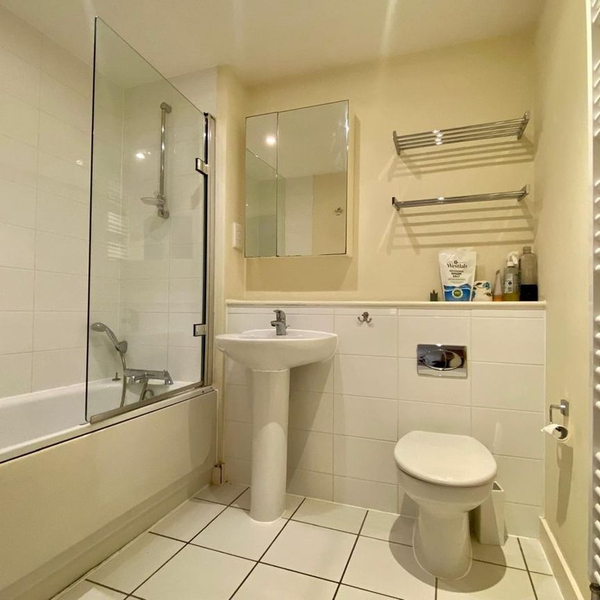 1 Bed Flat, Repton House, SW15 - Photo 1