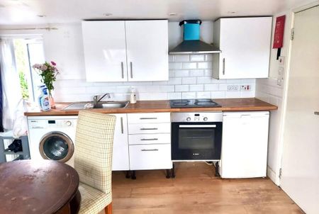 Studio to rent - Photo 3