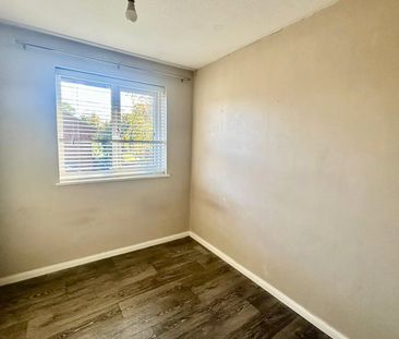 Swaledale Gardens, Fleet, Hampshire, GU51 - Photo 3