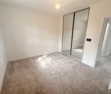 3 bedroom end of terrace house to rent - Photo 2