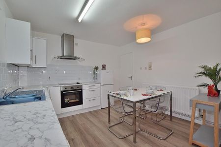 2 bedroom end of terrace house to rent - Photo 4