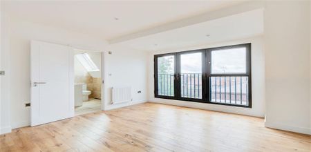 3 Bedroom, 1 bath, 1 reception Apartment - Photo 3