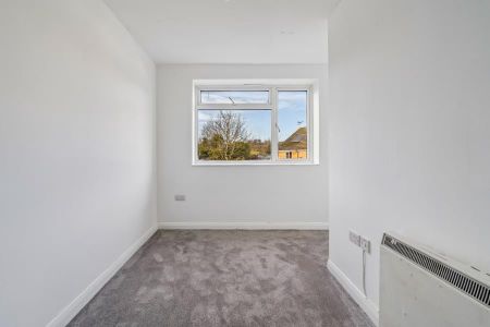 3 bedroom flat to rent - Photo 2