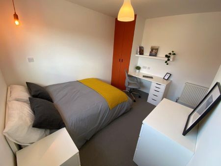 1 bedroom in a house share to rent - Photo 4