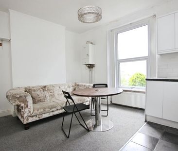 2 bedroom maisonette to rent - Photo 3