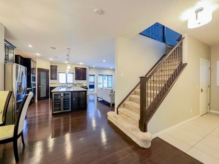 Beautiful Furnished Home With Quartz Kitchen & Fireplace In Sherwood - Photo 2