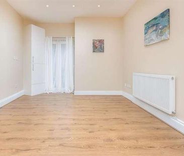 Flat, Elmdene Road, London, SE18 - Photo 3