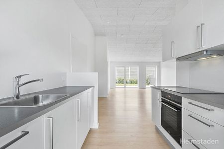 Nyere rækkehus med alt i hårde hvidevarer, egen indkørsel og have - Foto 5