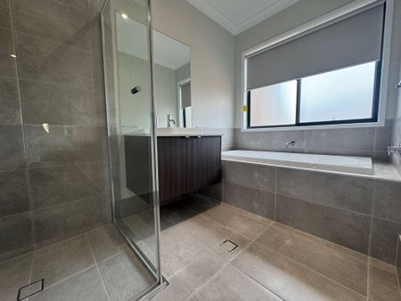 Stunning Brand New 4-Bedroom Home in Torquay – Modern Living at Its Best - Photo 3