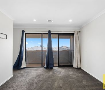 Stunning Large Family Home! - Photo 2